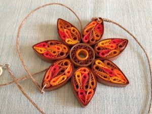 quilling tutorial : quilled sunflower necklace tutorial