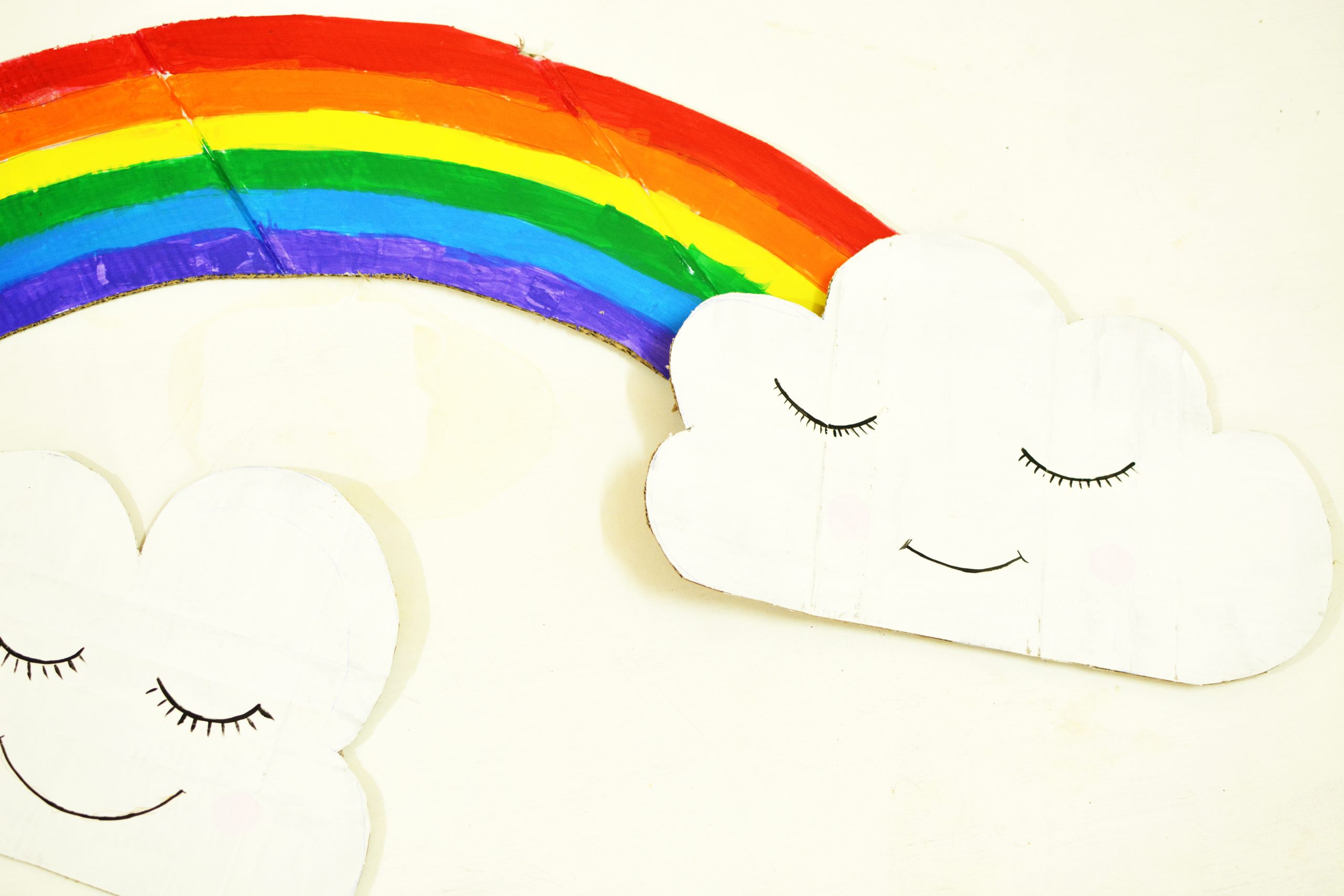 DIY Nursery Wall Art, DIY rainbow with cardboard, DIY cardboard clouds