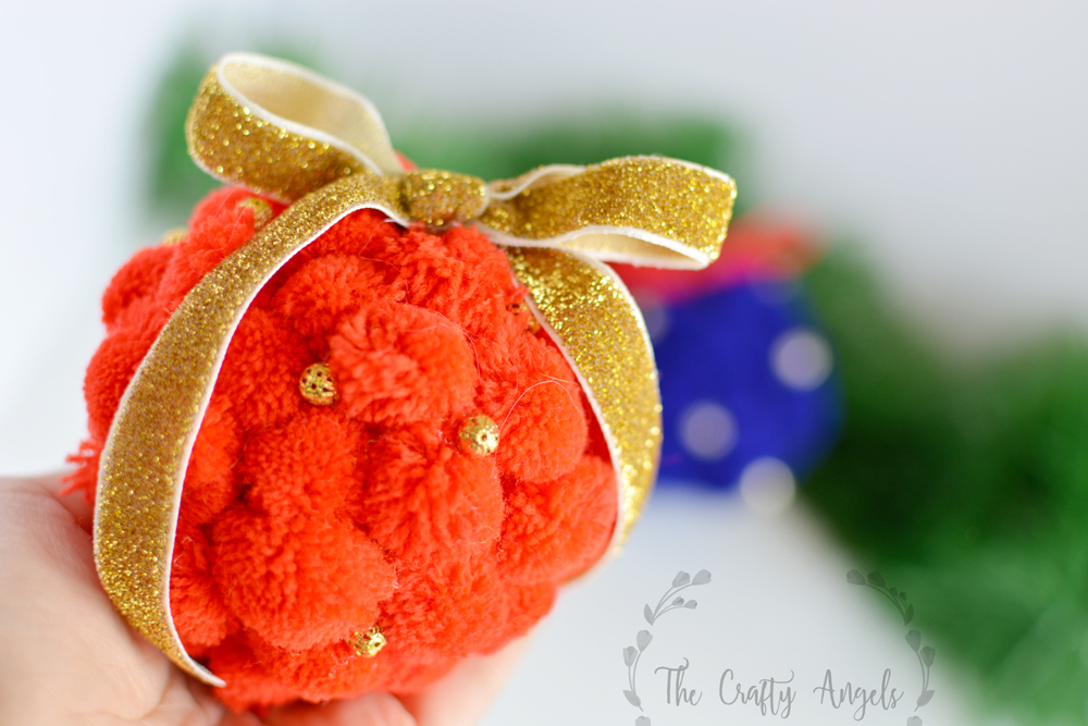 DIY Pom Pom Christmas Bauble